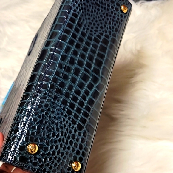 Genuine leather crocodile embossed bag - Picture 8 of 13